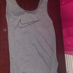 gray nike tank top